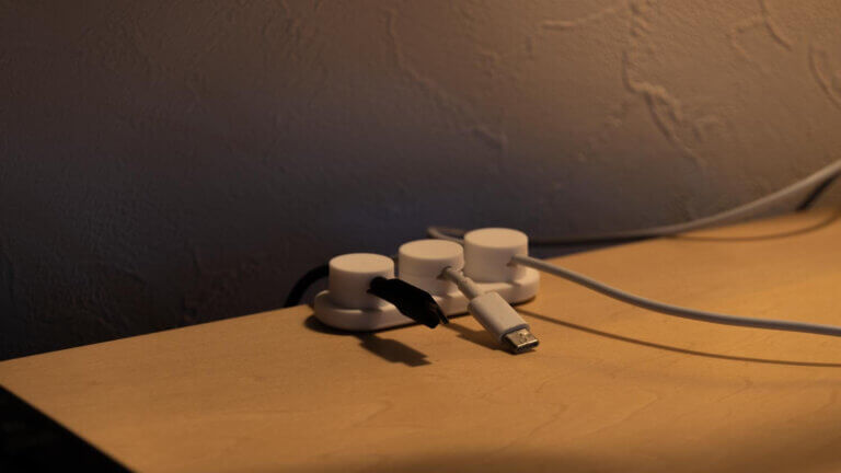 Elago Cable Management Button [7pcs] - Flexible TPU Cable Clip With 2 Slots & Cable Tie (White)